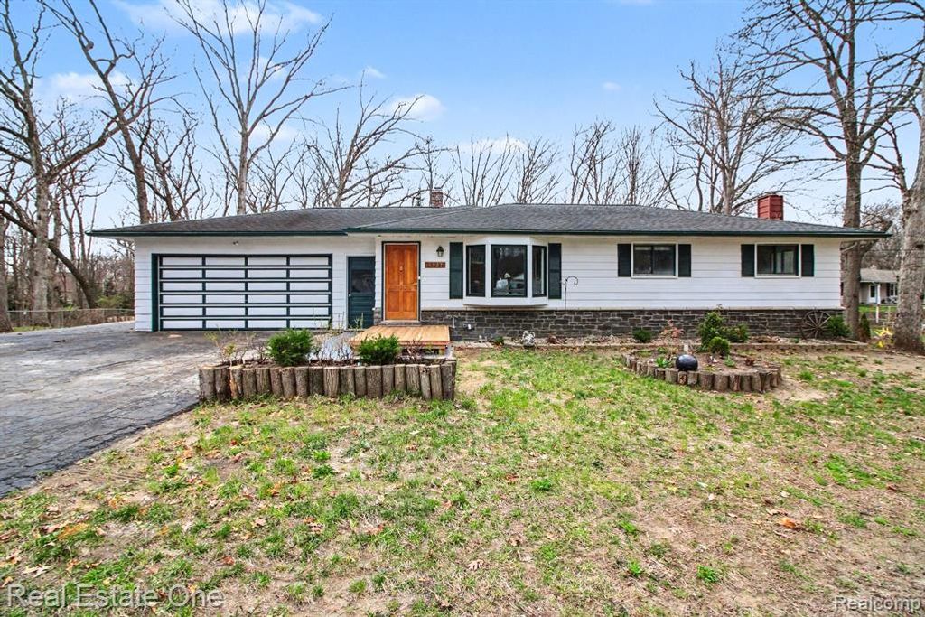 4937 Oak Park Drive, Clarkston, MI 48346