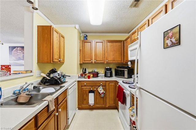6117 Hedgecock Circle 2D, High Point, NC 27265