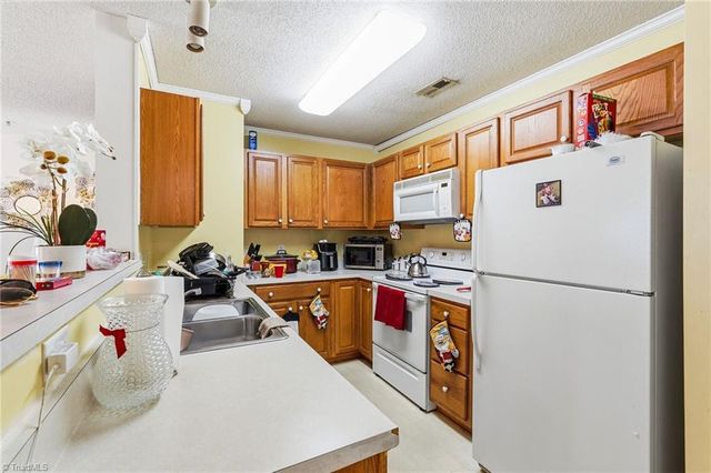 6117 Hedgecock Circle 2D, High Point, NC 27265