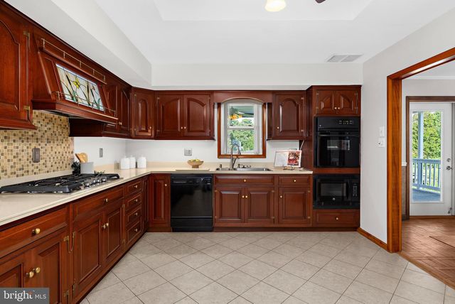 2426 WYTHE AVE, Baltimore, MD 21219