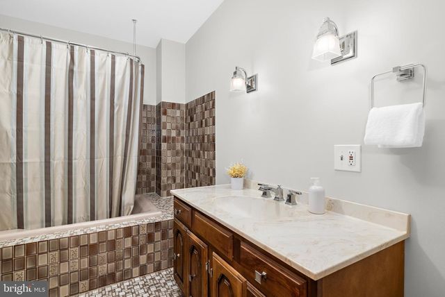 2426 WYTHE AVE, Baltimore, MD 21219
