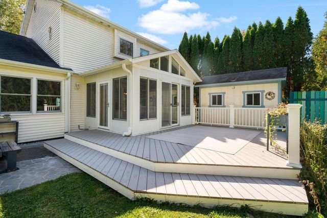 400 St Andrews Court, Waunakee, WI 53597
