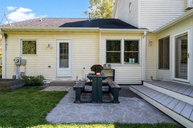 400 St Andrews Court, Waunakee, WI 53597