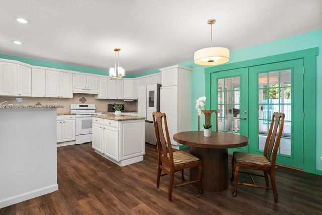 400 St Andrews Court, Waunakee, WI 53597