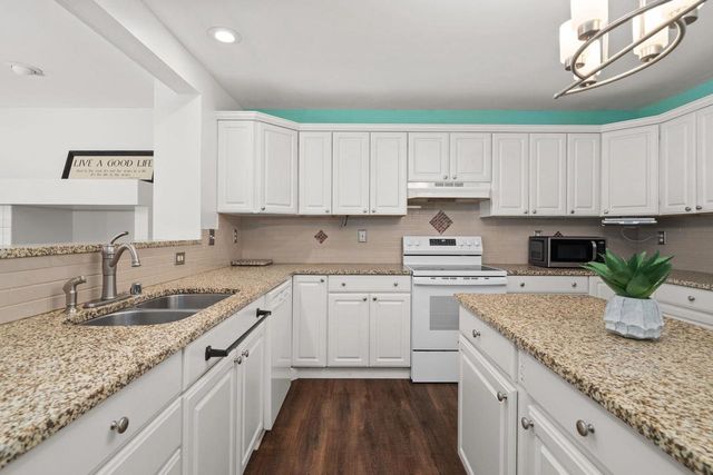 400 St Andrews Court, Waunakee, WI 53597