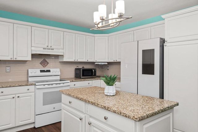 400 St Andrews Court, Waunakee, WI 53597