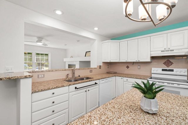 400 St Andrews Court, Waunakee, WI 53597