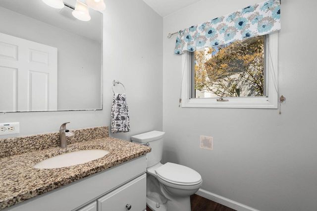 400 St Andrews Court, Waunakee, WI 53597