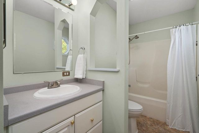 400 St Andrews Court, Waunakee, WI 53597