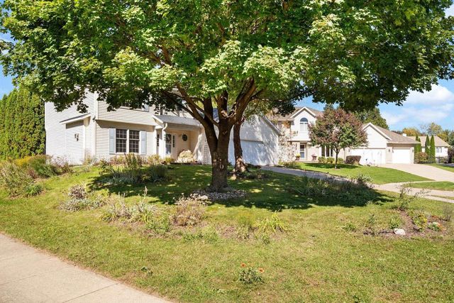 400 St Andrews Court, Waunakee, WI 53597