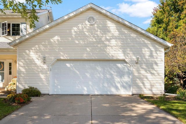 400 St Andrews Court, Waunakee, WI 53597