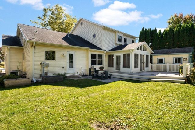 400 St Andrews Court, Waunakee, WI 53597