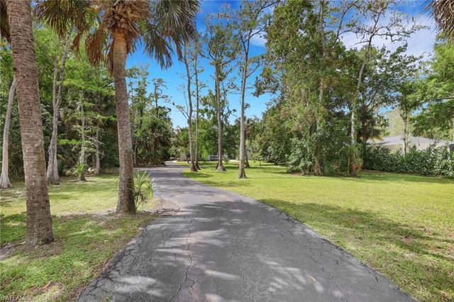 5810 Lancewood WAY, Naples, FL 34116