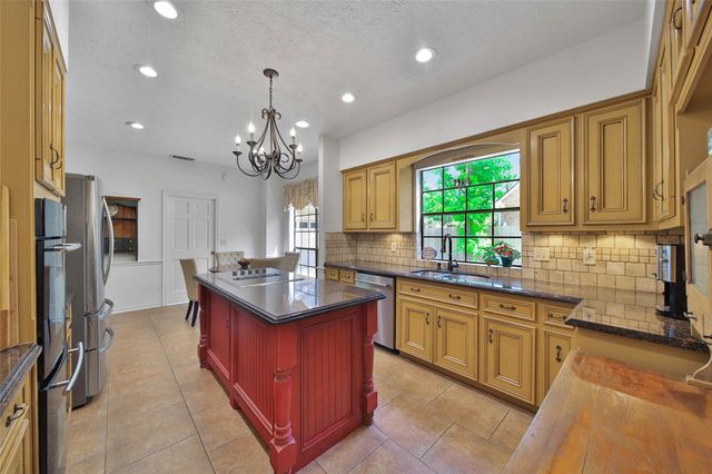 25 Cascade Springs Place, The Woodlands, TX 77381