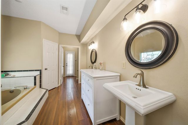 25 Cascade Springs Place, The Woodlands, TX 77381