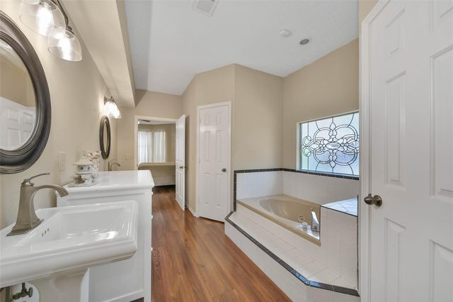 25 Cascade Springs Place, The Woodlands, TX 77381
