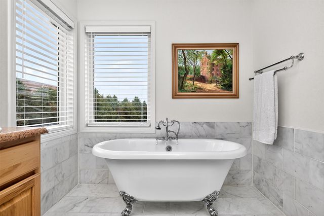 1000 SE Bluegrass Circle, Waukee, IA 50263