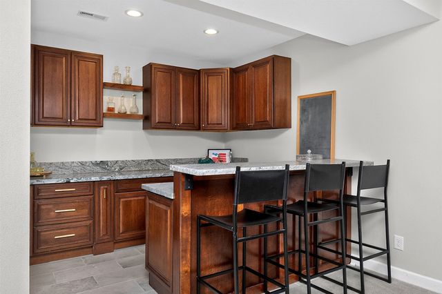 1000 SE Bluegrass Circle, Waukee, IA 50263