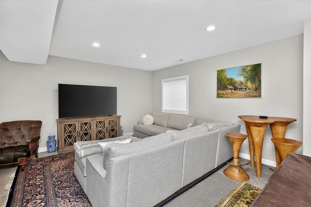 1000 SE Bluegrass Circle, Waukee, IA 50263