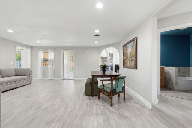 610 W Barstow, Fresno, CA 93704