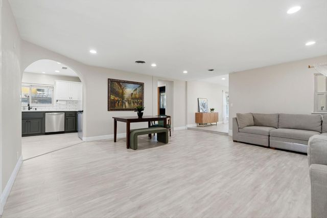 610 W Barstow, Fresno, CA 93704