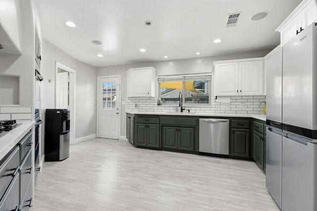 610 W Barstow, Fresno, CA 93704