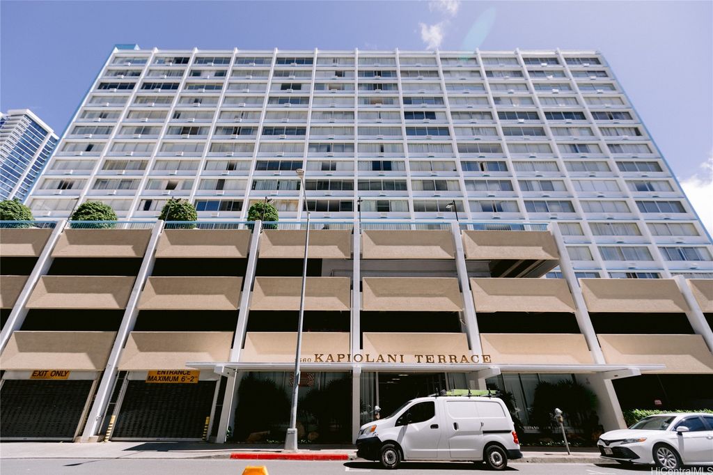 1560 Kanunu Street 617, Honolulu, HI 96814