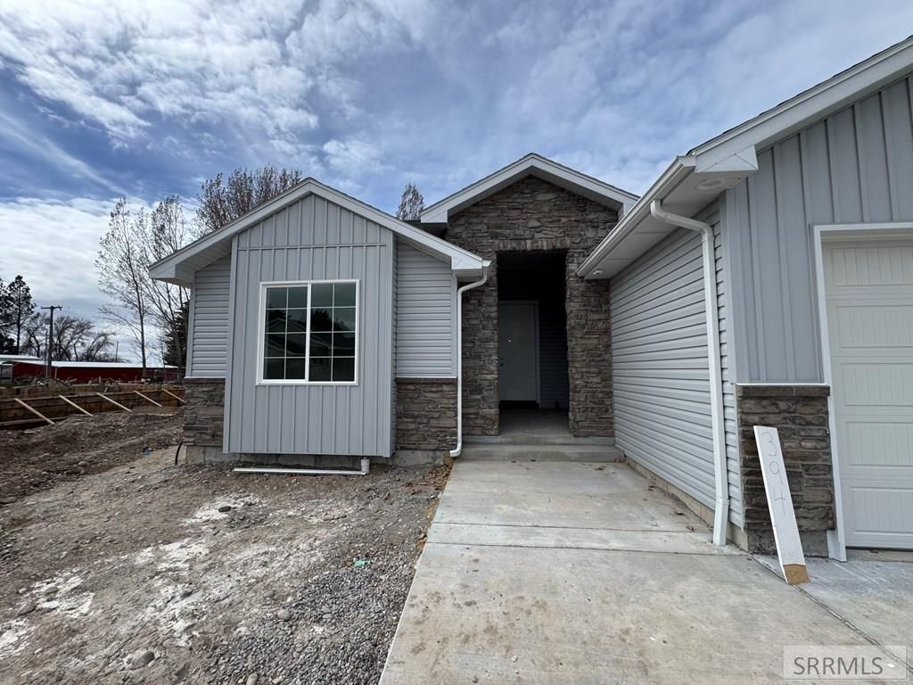 Image 2 of property listing at 394 Wind River Circle, Shelley, ID 83274