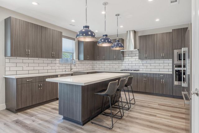 3346 W Good Avenue, Visalia, CA 93277