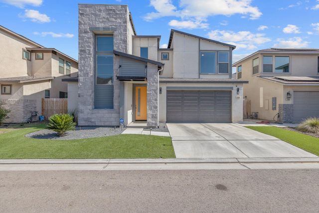 3346 W Good Avenue, Visalia, CA 93277