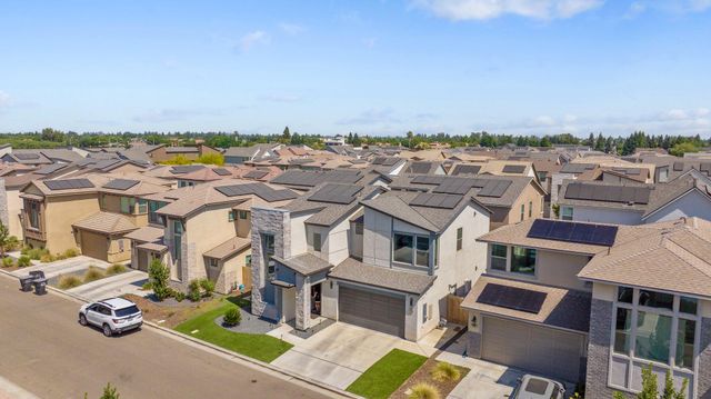 3346 W Good Avenue, Visalia, CA 93277