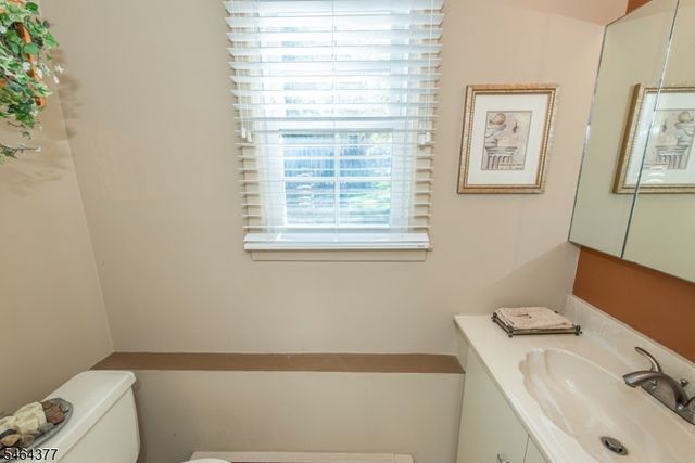 34 Reston Rd, Wayne Twp., NJ 07470