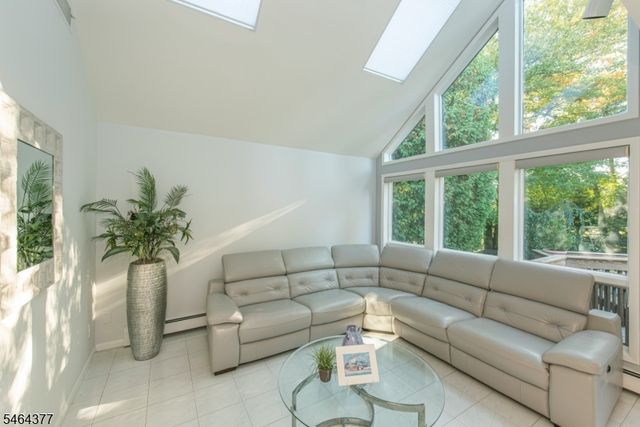 34 Reston Rd, Wayne Twp., NJ 07470