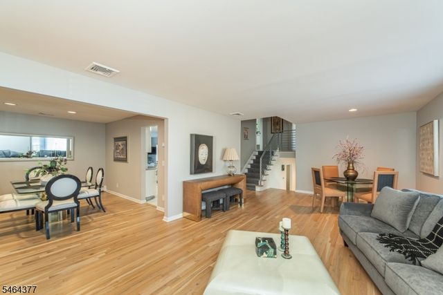 34 Reston Rd, Wayne Twp., NJ 07470