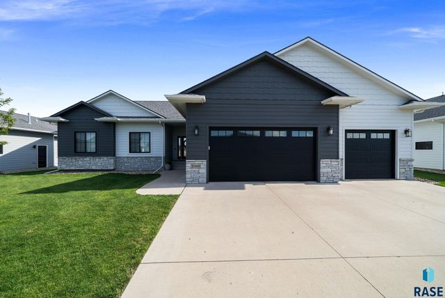 2301 E Mary Moore Dr Drive, Tea, SD 57064