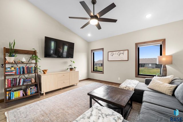 2301 E Mary Moore Dr Drive, Tea, SD 57064