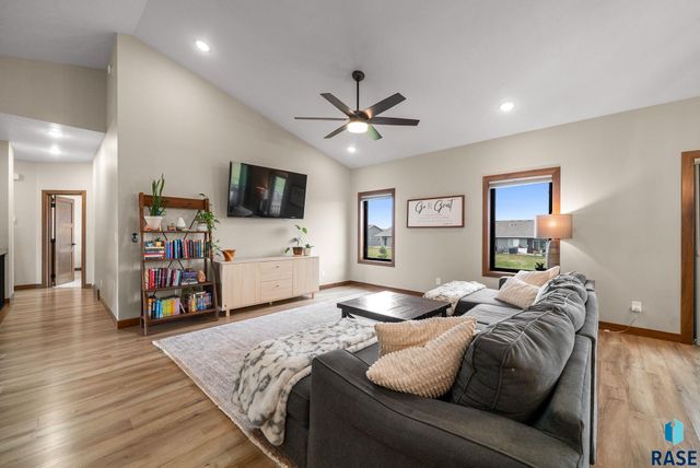 2301 E Mary Moore Dr Drive, Tea, SD 57064