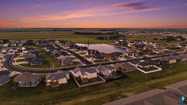 2301 E Mary Moore Dr Drive, Tea, SD 57064