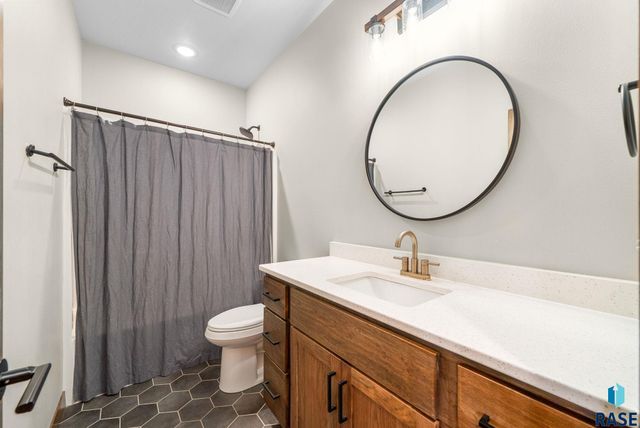 2301 E Mary Moore Dr Drive, Tea, SD 57064