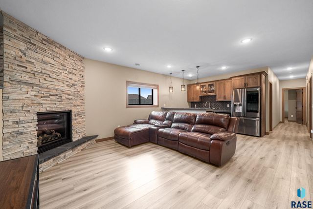 2301 E Mary Moore Dr Drive, Tea, SD 57064