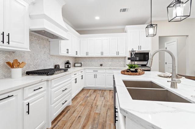 1813 Ordway Street, Port Neches, TX 77651