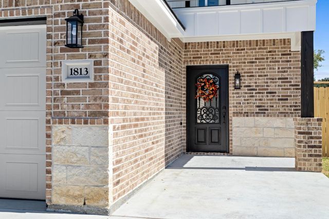 1813 Ordway Street, Port Neches, TX 77651