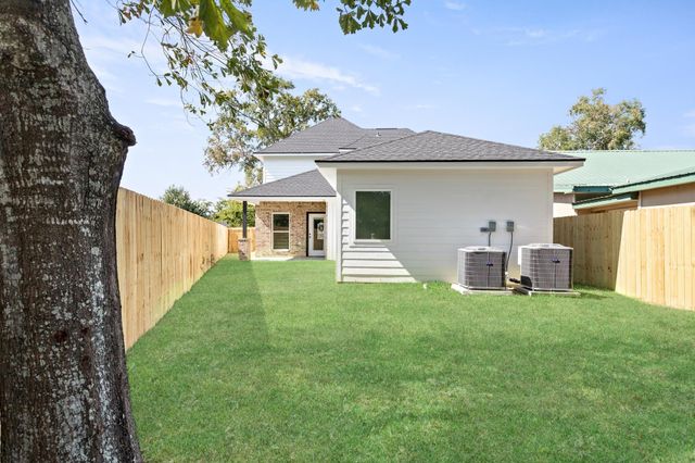 1813 Ordway Street, Port Neches, TX 77651