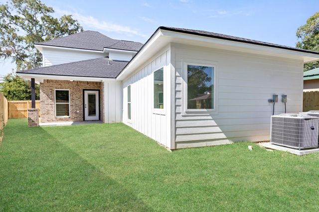 1813 Ordway Street, Port Neches, TX 77651