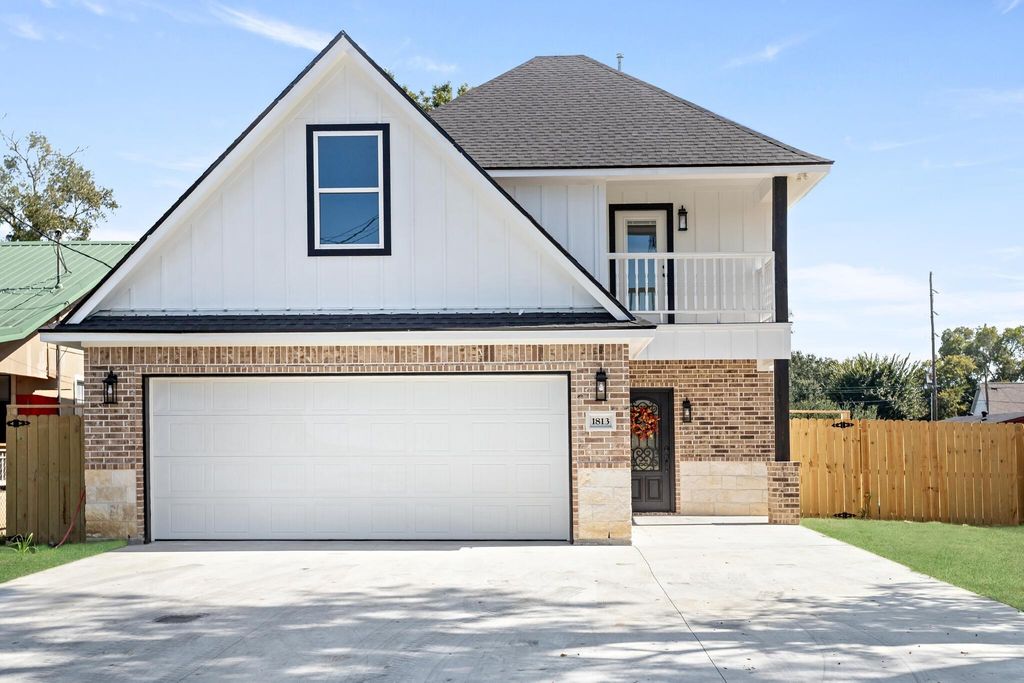 1813 Ordway Street, Port Neches, TX 77651