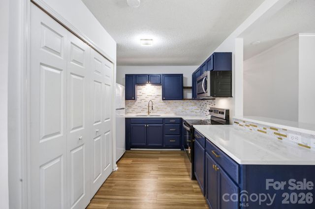 9401 Feldbank Drive, Charlotte, NC 28216