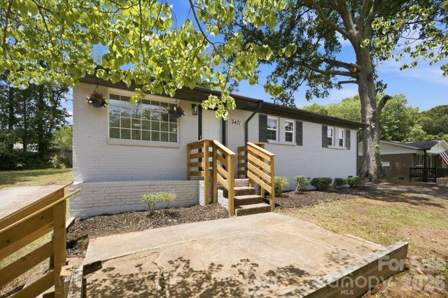 9401 Feldbank Drive, Charlotte, NC 28216