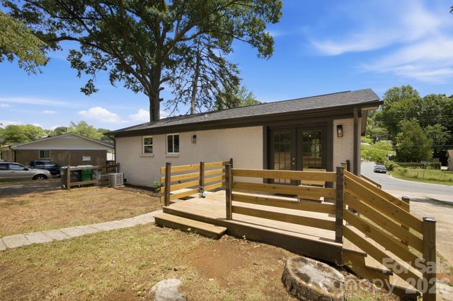 9401 Feldbank Drive, Charlotte, NC 28216
