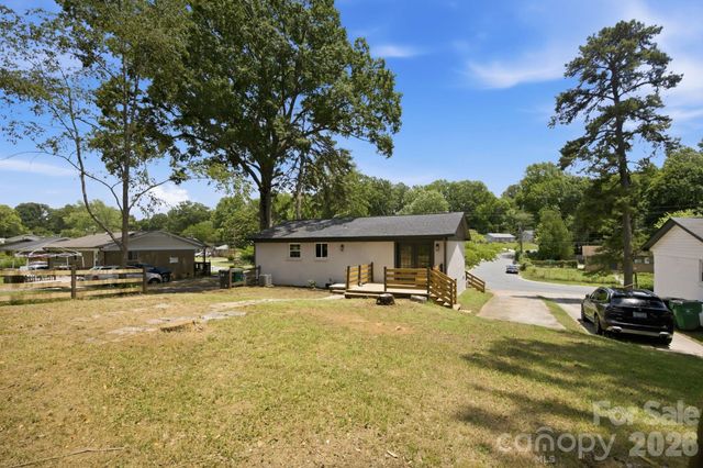 9401 Feldbank Drive, Charlotte, NC 28216