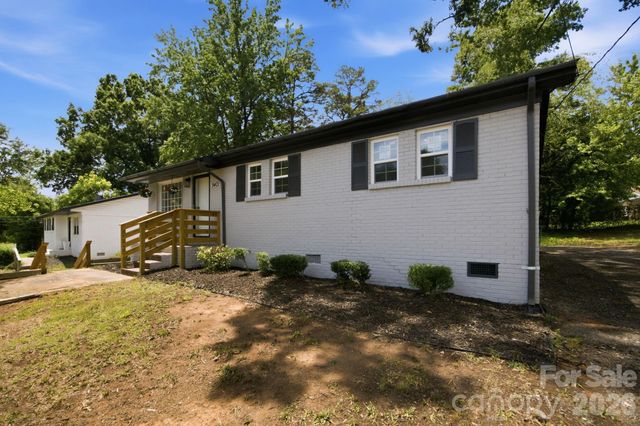 9401 Feldbank Drive, Charlotte, NC 28216